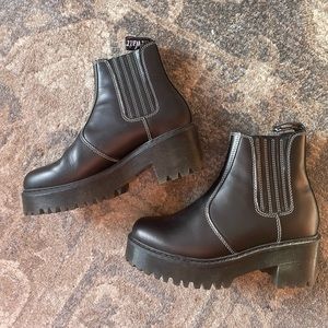 Dr. Martens Rometty Contrast Stitching Platform Chelsea Boots NWOT